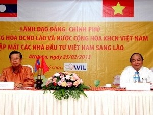 Vietnam gives priority to enhancing ties with Laos - ảnh 1